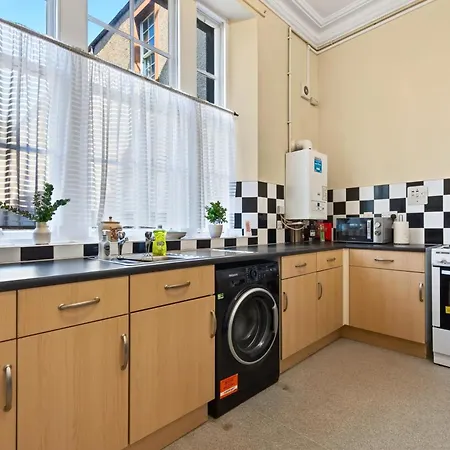 Central, Stylish One Bedroom Apartment *
