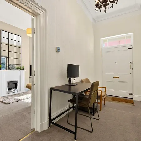 Apartment Central, Stylish One Bedroom